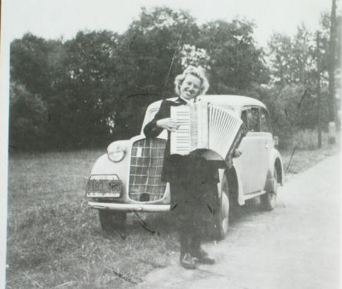 auto1945.jpg